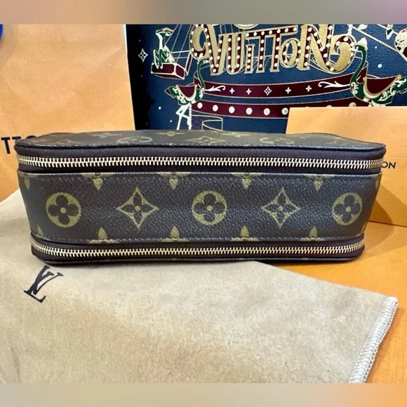 Vintage Louis Vuitton Monogram Toiletry / Make up Bag - Rare - Picture 10 of 16